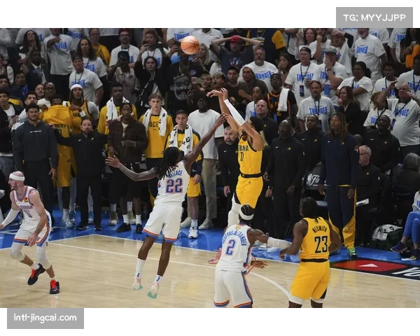 哈利伯顿0.2秒发球戏耍唐斯，步行者加时逆转尼克斯经典瞬间