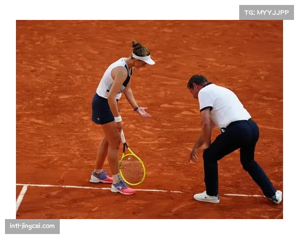 WTA查尔斯顿站,前法网冠军克雷吉茨科娃轻松晋级次轮