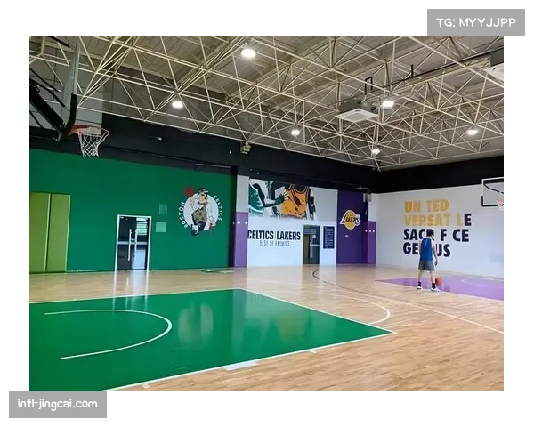 NCAA最终四强场馆卢卡斯石油体育场开始铺设篮球比赛专用地板